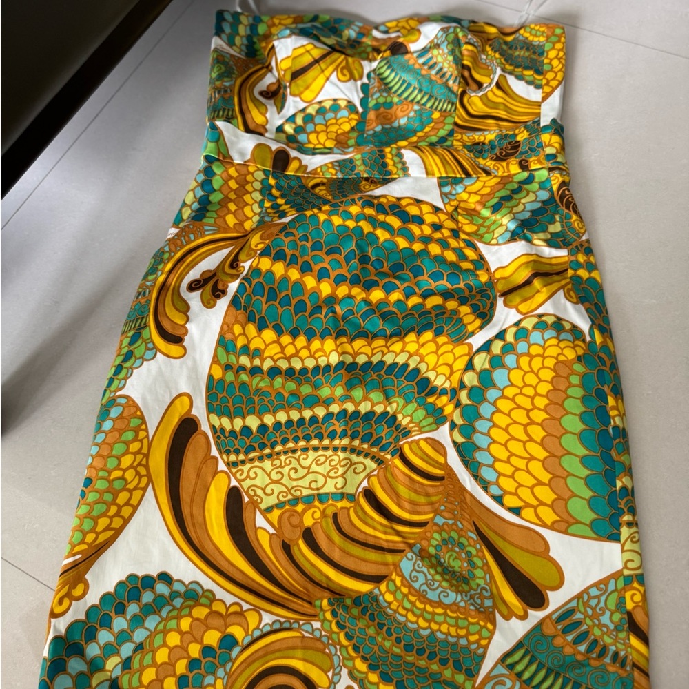 Vibrant Strapless Dress with Abstract Pattern
